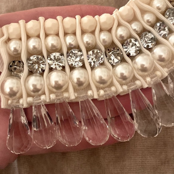 Faux  Dangling Pearl & Rhinestones w/ synthetic crystals Statement Necklace - Picture 2 of 3